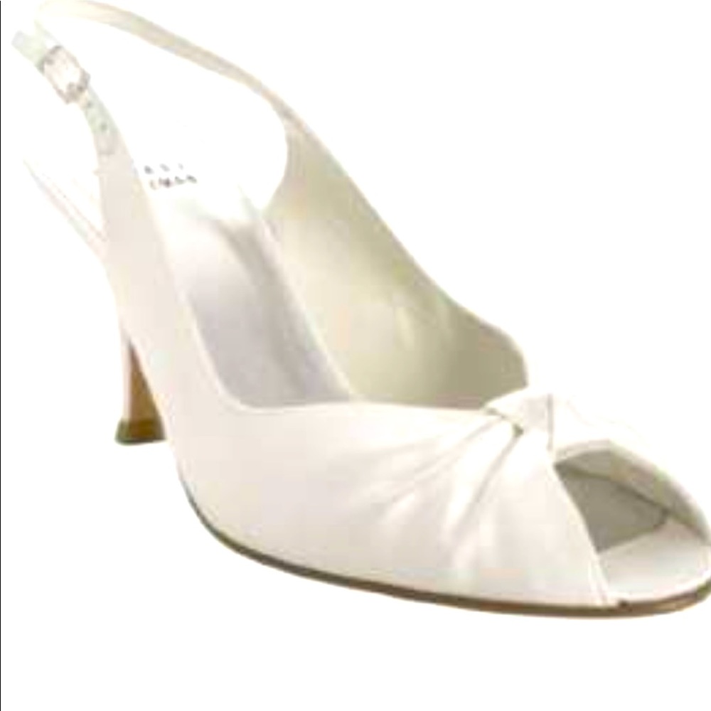 NWT nib Stuart weitzman karniglo shoes white satin